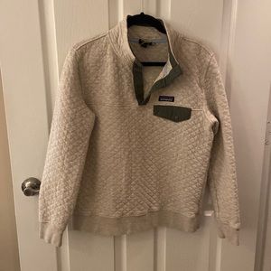 Patagonia heather/cream quilted cotton sweatshirt with olive green trim, size M